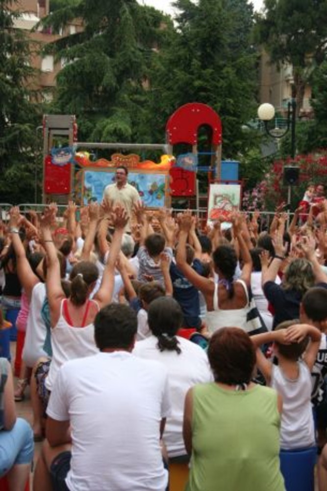 Pietra: questa sera il piazza giochi e teatro per i bimbi Pietra: questa sera il piazza giochi e teatro per i bimbi