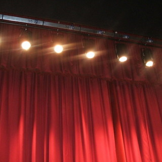 Al teatro Lux di Millesimo lo spettacolo "Tur par colpa dell'Inps"