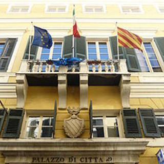 Finale Ligure, intitolata alla memoria di Carlo Becchio la piazzetta davanti alle scuole "Arene Candide"