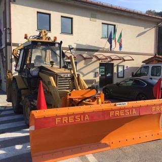 Roccavignale, restaurata la lama sgombero neve ricevuta "in regalo" dall'autostrada "Verdemare" Roccavignale, restaurata la lama sgombero neve ricevuta "in regalo" dall'autostrada "Verdemare"