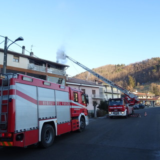 Camino in fiamme a Pallare: vigili del fuoco mobilitati (FOTO)