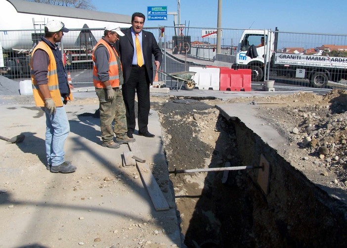 Albenga: strada per Enesi, proseguono i lavori Albenga: strada per Enesi, proseguono i lavori