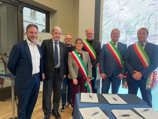 Oltre 50 milioni tra fondi statali e bandi regionali per l'entroterra: firmato il protocollo per i 58 comuni delle nuove 4 aree interne Oltre 50 milioni tra fondi statali e bandi regionali per l'entroterra: firmato il protocollo per i 58 comuni delle nuove 4 aree interne