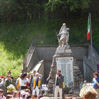 I Lions della Val Bormida insegnano ai bambini di Mallare il valore della bandiera