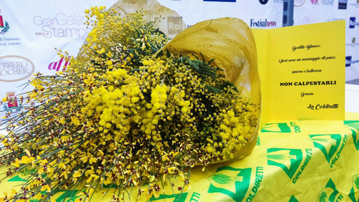 Coldiretti: "Un mazzo di fiori a Blanco e un invito a visitare le serre dove vengono prodotti" Coldiretti: "Un mazzo di fiori a Blanco e un invito a visitare le serre dove vengono prodotti"