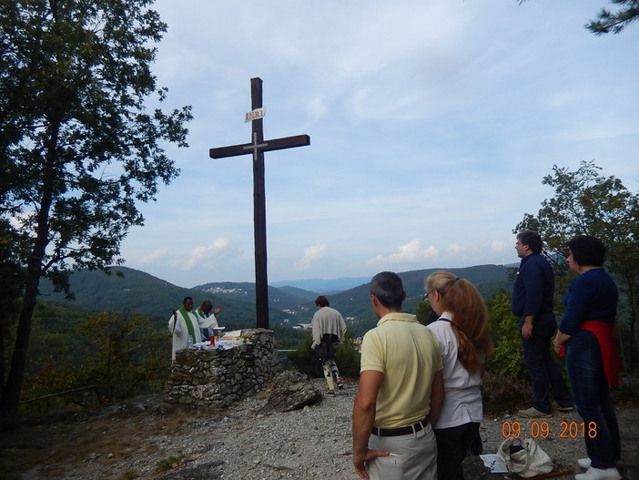 Mallare, ieri la tradizionale processione fino alla rocca dell'apparizione in località Eremita (FOTO) Mallare, ieri la tradizionale processione fino alla rocca dell'apparizione in località Eremita (FOTO)