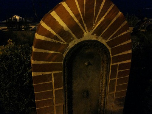 Chiusa la storica fontanella dei bagni Gallo di Varigotti, protestano i residenti