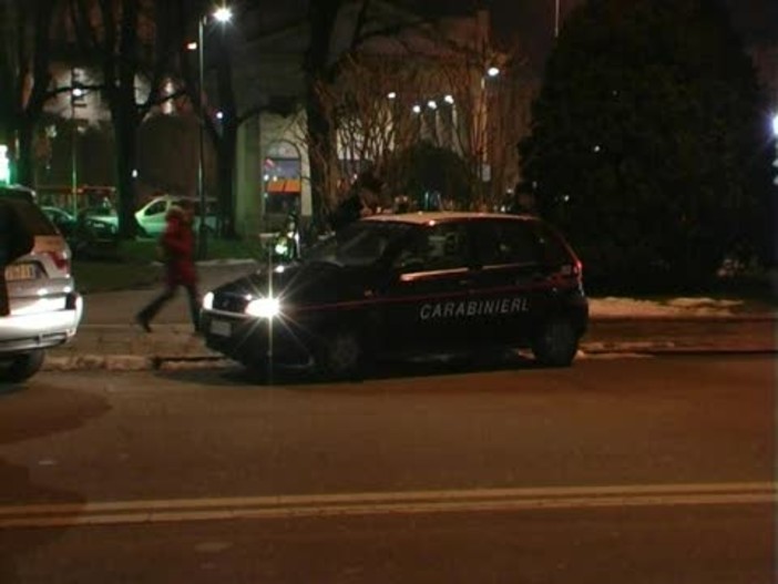 Savona: tenta di rubare l'auto della moglie, sudamericano finisce in coma