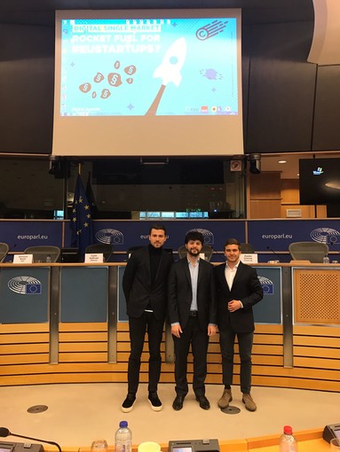 &quot;Al Parlamento Europeo un evento su startup e Mercato Unico Digitale. Con Benifei, co-organizzatore dell'evento, la startup spezzina BrandLand&quot;