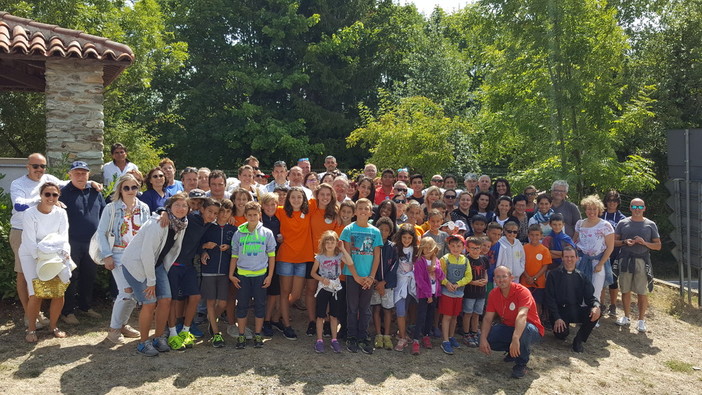 Campo parrocchiale a Viola Saint Grèè per la Parrocchia di San Bernardino di Albenga Campo parrocchiale a Viola Saint Grèè per la Parrocchia di San Bernardino di Albenga