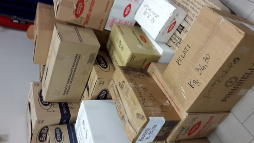 Ben 1045 kg di cibo raccolti con la "colletta alimentare" a Finale Ligure Ben 1045 kg di cibo raccolti con la "colletta alimentare" a Finale Ligure