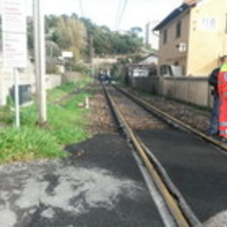 Investimento sui binari: sospesa per due ore la circolazione tra Genova-Savona-Ventimiglia Investimento sui binari: sospesa per due ore la circolazione tra Genova-Savona-Ventimiglia