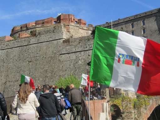 Festa della Liberazione, tutto pronto a Savona: tra fiaccolata, commemorazione e il "25 Aprile R-Esiste" sul Priamar