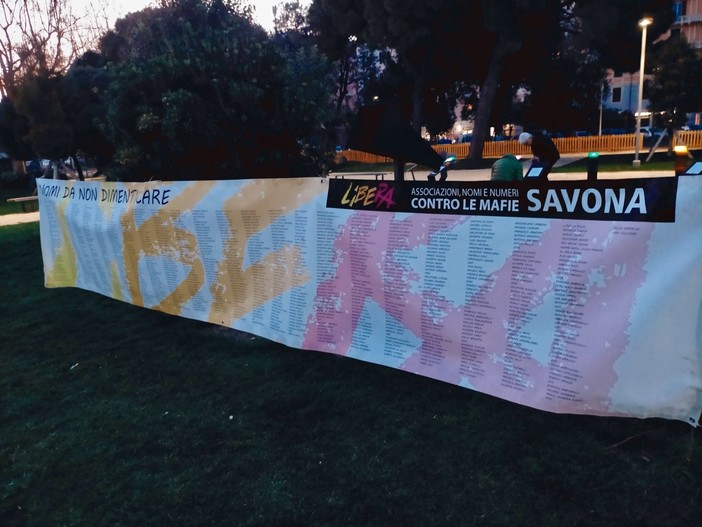 Libera Savona ricorda le vittime di mafia, installato un pannello nel "Giardino dei Giusti"