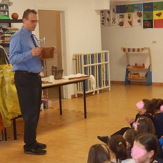 Lezione di apicultura alla scuola primaria di Pallare (FOTO)