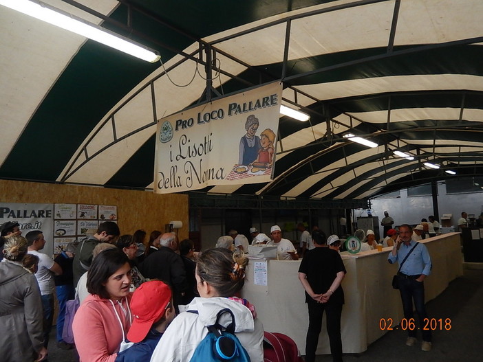 Pallare, successo per la manifestazione gastronomica "Alice nel paese dei lisotti"