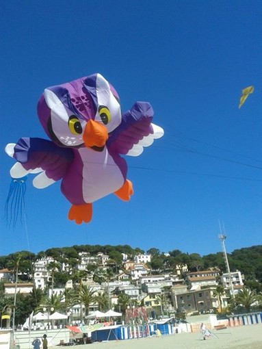 Colori in cielo e sulla spiaggia con "E-vento Andora", il Festival Internazionale di Aquiloni 2018
