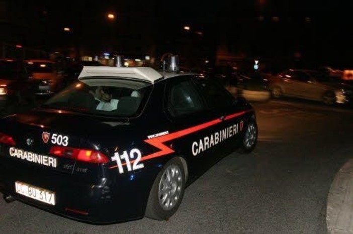 Si introduce a casa di una donna con una scusa e tenta di violentarla: profugo 23enne arrestato a Savona