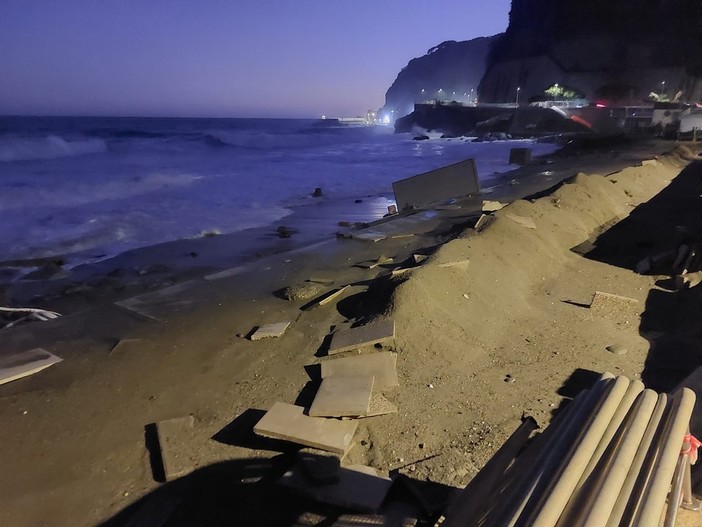 Celle: ripristino danni della mareggiata, prolungata l'ordinanza di chiusura del centro storico ai veicoli Celle: ripristino danni della mareggiata, prolungata l'ordinanza di chiusura del centro storico ai veicoli