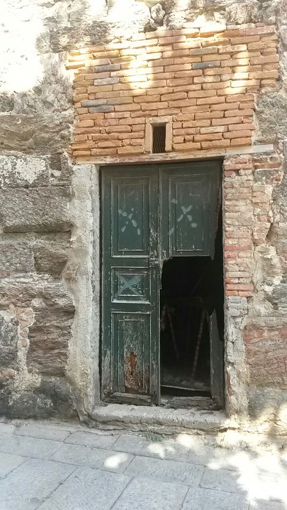 Savona: atti vandalici alla torre medievale Corsi: intervengono i Vigili Urbani e il settore lavori pubblici