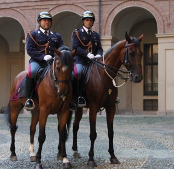 Savona: la polizia a cavallo per la festa di San Michele Savona: la polizia a cavallo per la festa di San Michele