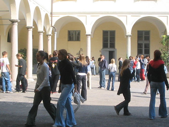 Savona: aule fredde, studenti del liceo della Rovere a casa