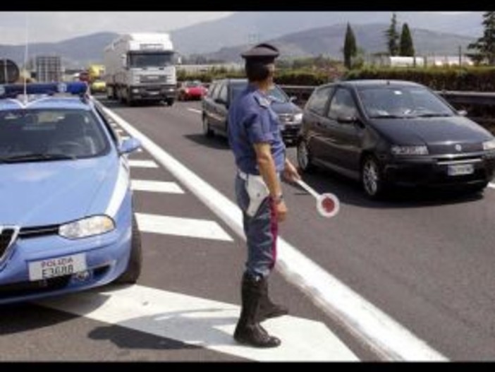 Noli: scontro auto- bus sull'Aurelia