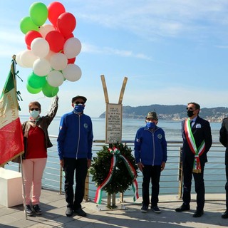 Si tinge di tricolore il 25 aprile di Alassio con l'Anpi e gli Alpini (FOTO)
