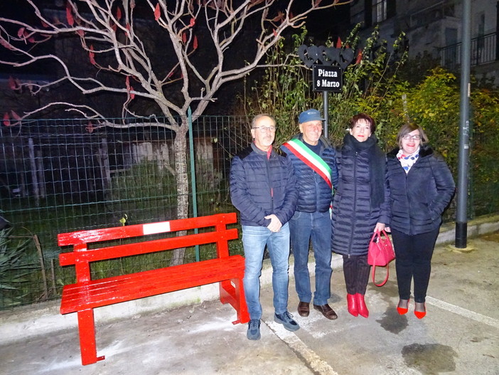 "Giornata internazionale per l'eliminazione della violenza contro le donne": a Pallare inaugurata la panchina rossa (FOTO) "Giornata internazionale per l'eliminazione della violenza contro le donne": a Pallare inaugurata la panchina rossa (FOTO)