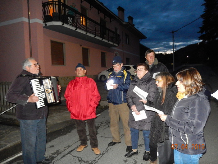 Pallare, per le vie del paese il Canto della Passione del Signore (FOTO)