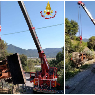 Mezzo agricolo si rovescia a Villanova: uomo in codice giallo
