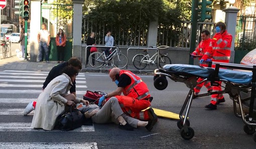 Savona, donna investita sulle strisce, la assiste il sindaco Caprioglio Savona, donna investita sulle strisce, la assiste il sindaco Caprioglio