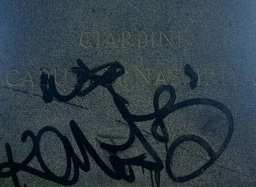 Vandali nei giardini "Caduti di Nassiriya" a Loano: la rabbia di Vaccarezza