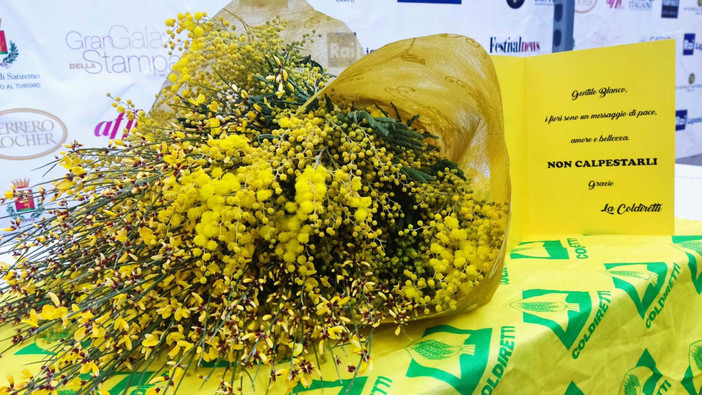 Coldiretti: "Un mazzo di fiori a Blanco e un invito a visitare le serre dove vengono prodotti" Coldiretti: "Un mazzo di fiori a Blanco e un invito a visitare le serre dove vengono prodotti"