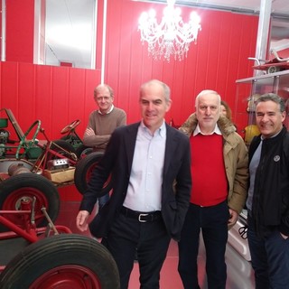 Albenga, il sindaco Cangiano in visita al Museo dei Kart e del Casco: "Un grande piacere"