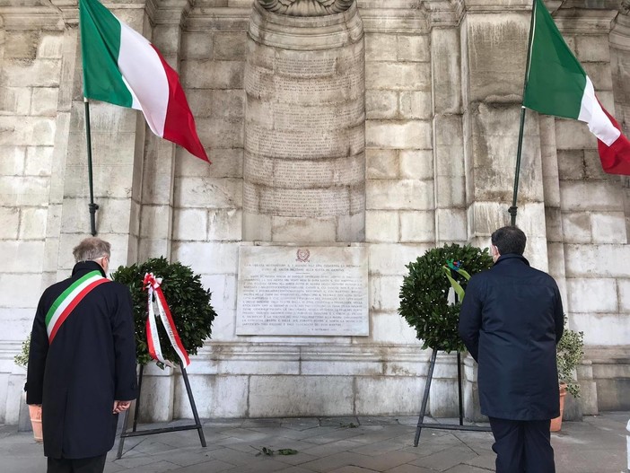 Festa della Liberazione, Toti: "È il 25 aprile della ripartenza: dobbiamo essere capaci di traghettare il nostro paese fuori da questo momento buio, come 75 anni fa"