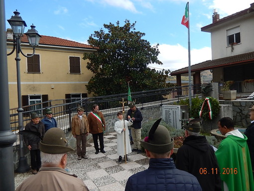 Ieri la cerimonia al Monumento ai Caduti davanti al Comune di Pallare