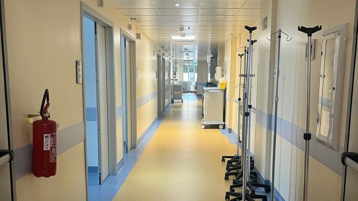 Al Santa Corona riaperto il terzo piano del Padiglione Chirurgico: 16 posti letto in più per medicina interna e pneumologia
