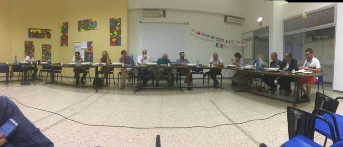 Albisola, approvate le mozioni sul problema del traffico, sindaco Orsi: “Il comune ha meno di 10mila abitanti non posso emettere un’ordinanza di blocco”