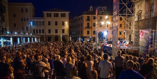 Parole Ubikate in mare 2025 chiude i battenti: due mesi di eventi con 30 autori e 18mila presenze