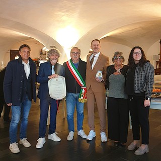 Pietra, allo Studio Associato Lodo–Morro la benemerenza del Comune per i trent'anni di attività (FOTO)