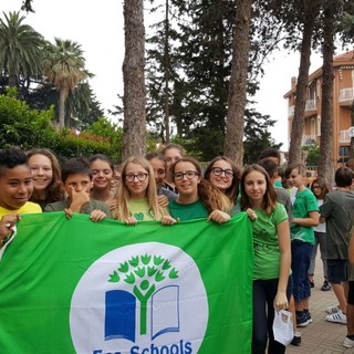 Borgio Verezzi consegna “Bandiera verde” alle scuole medie