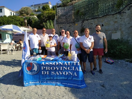 “In spiaggia senza filtri”, Assonautica ad Albisola Superiore: oltre 2500 mozziconi raccolti (FOTO)