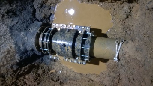 Alassio, notte di lavoro per tecnici della Sca intervenuti d’urgenza per l’acquedotto