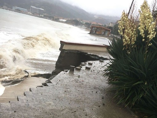 Vado, ripristino della passeggiata a mare: a ottobre l'inizio dei lavori Vado, ripristino della passeggiata a mare: a ottobre l'inizio dei lavori
