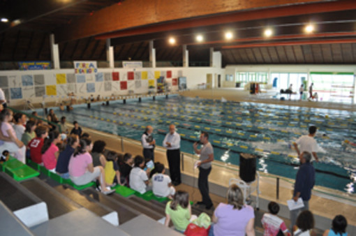 Albenga, ripresa l'attività natatoria alla piscina comunale