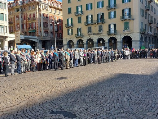 Savona celebra il 4 novembre, anniversario della fine della Prima Guerra Mondiale (FOTO e VIDEO) Savona celebra il 4 novembre, anniversario della fine della Prima Guerra Mondiale (FOTO e VIDEO)