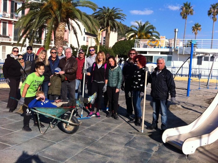Ceriale: gruppo di volontari ripulisce spiagge e litorale