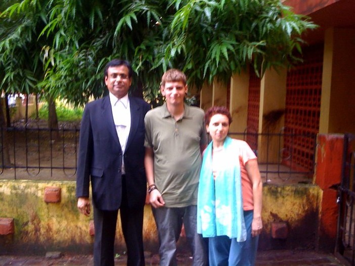 Nella foto Tom e Eli con l'avvocato