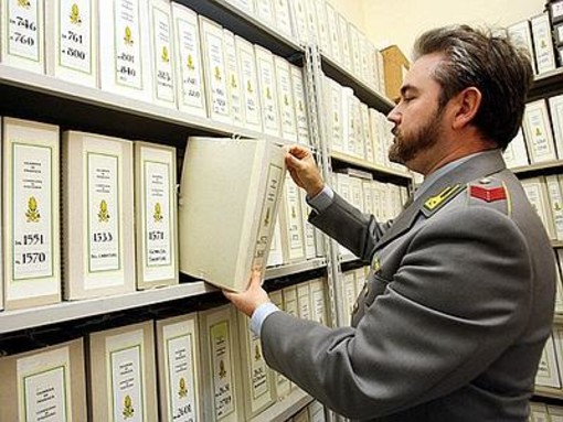 Guardia di Finanza negli uffici del Consiglio regionale Liguria, controlli per l'IdV Guardia di Finanza negli uffici del Consiglio regionale Liguria, controlli per l'IdV